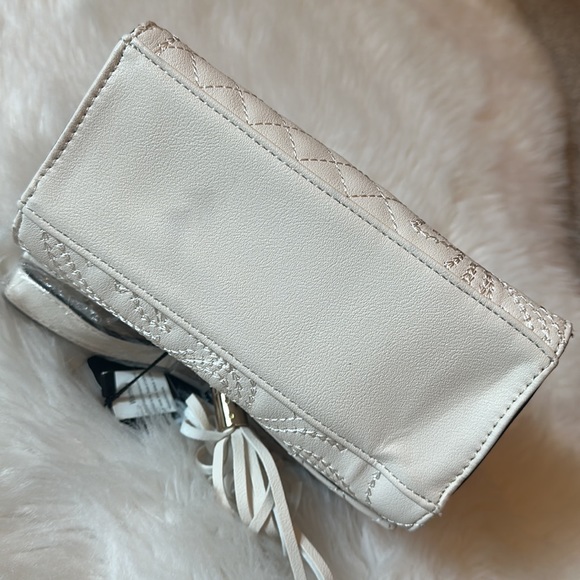 NWT Ruby Collection Cream Quilted Crossbody Handbag! - Picture 4 of 11
